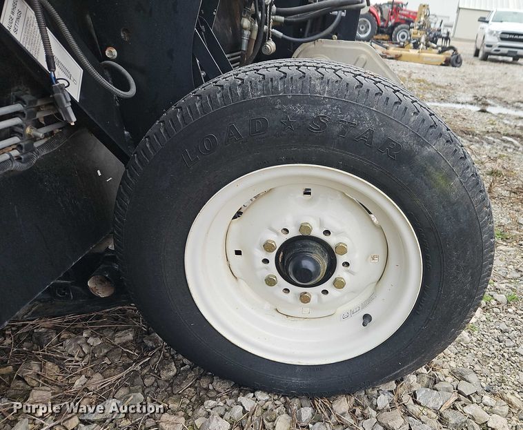 image for item EB8464 2015 MacDon FD75-D flex draper head