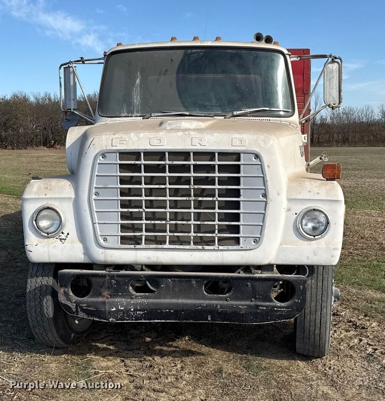 image for item EC4462 1978 Ford L9000 grain truck