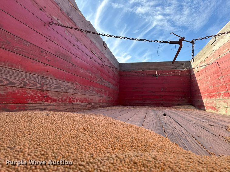 image for item EC4462 1978 Ford L9000 grain truck