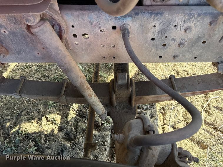 image for item EC4462 1978 Ford L9000 grain truck