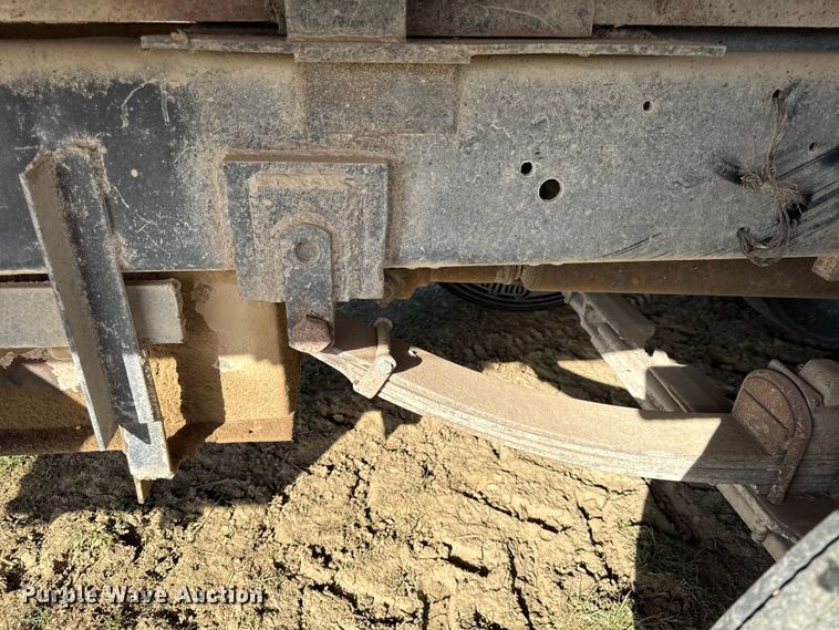 image for item EC4462 1978 Ford L9000 grain truck