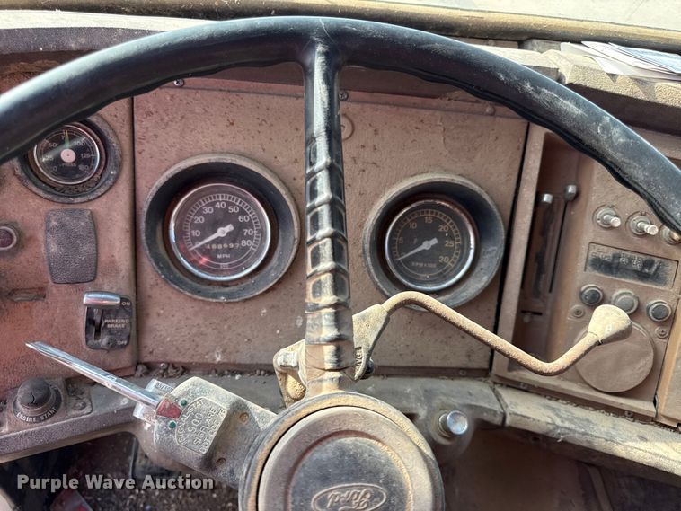 image for item EC4462 1978 Ford L9000 grain truck