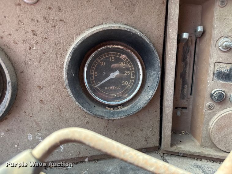 image for item EC4462 1978 Ford L9000 grain truck