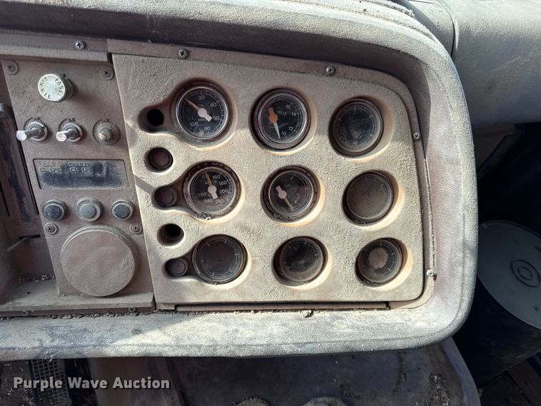 image for item EC4462 1978 Ford L9000 grain truck