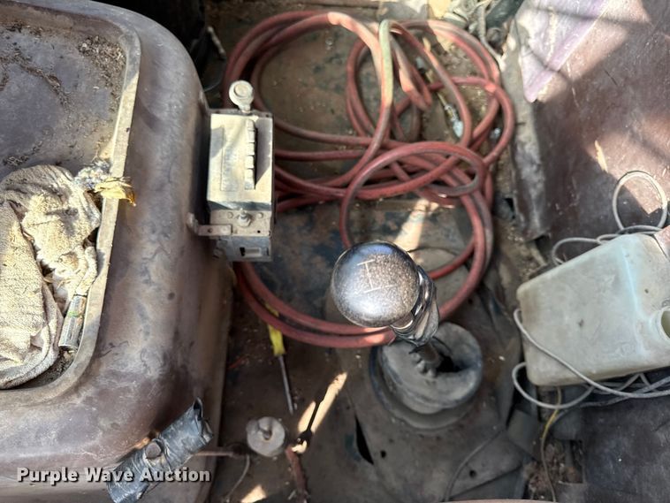 image for item EC4462 1978 Ford L9000 grain truck