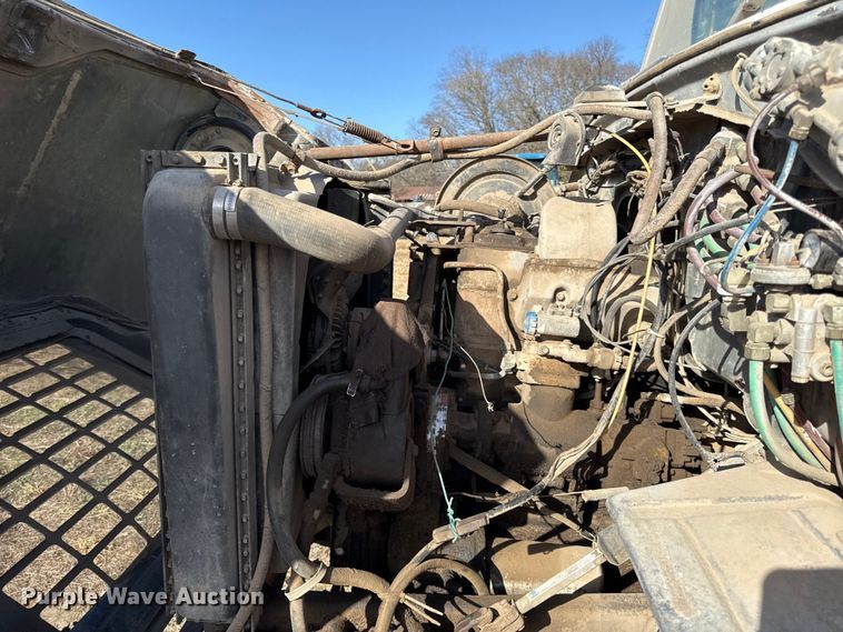 image for item EC4462 1978 Ford L9000 grain truck