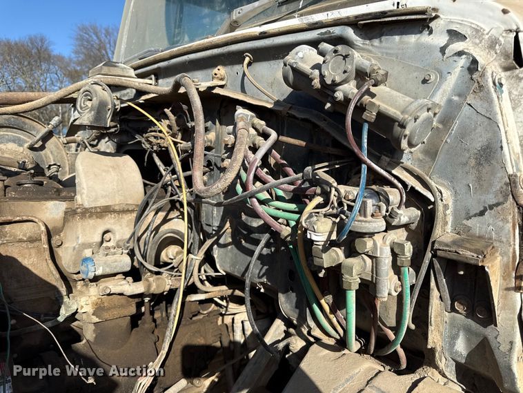 image for item EC4462 1978 Ford L9000 grain truck