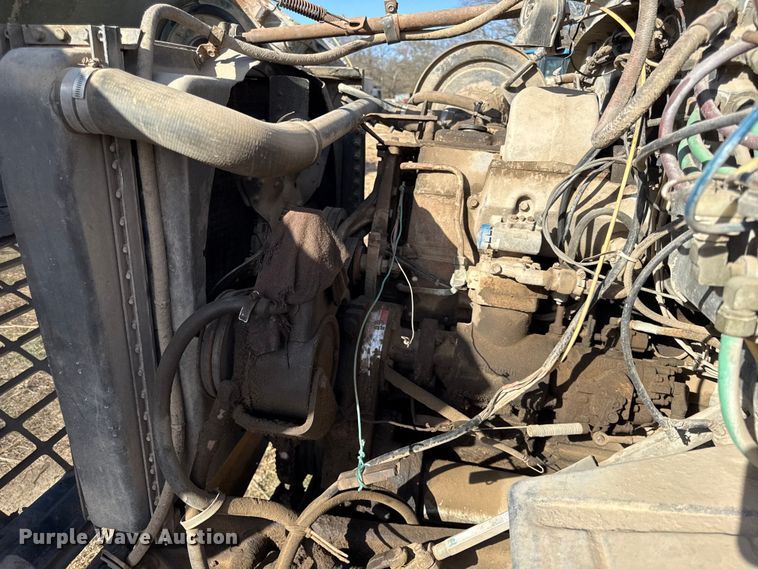 image for item EC4462 1978 Ford L9000 grain truck