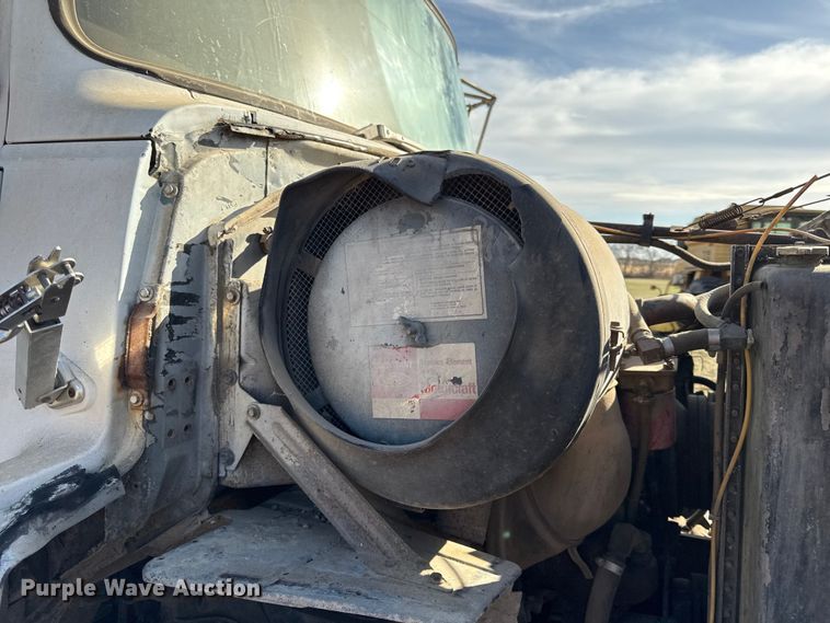 image for item EC4462 1978 Ford L9000 grain truck