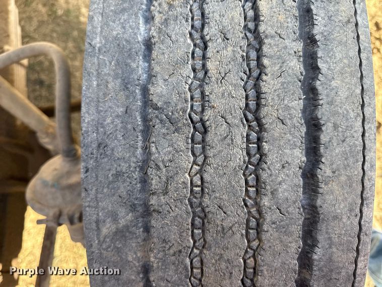 image for item EC4462 1978 Ford L9000 grain truck