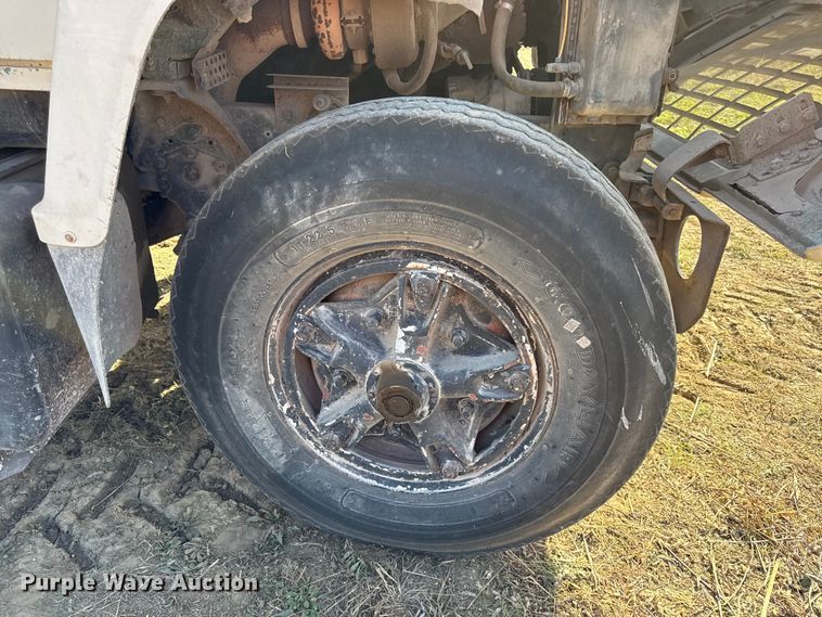 image for item EC4462 1978 Ford L9000 grain truck