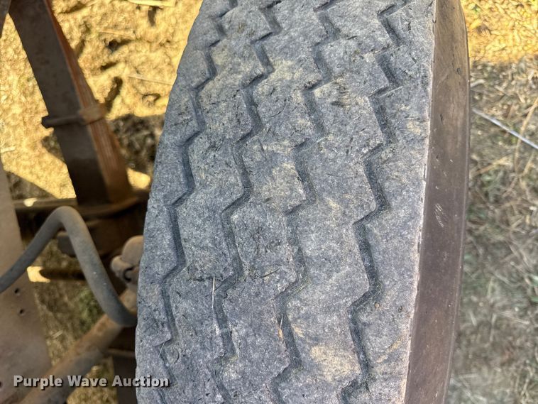 image for item EC4462 1978 Ford L9000 grain truck