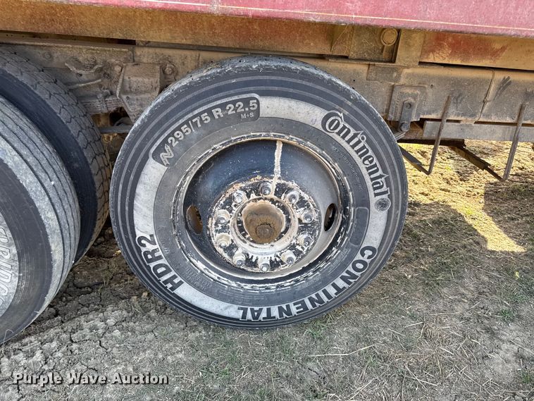 image for item EC4462 1978 Ford L9000 grain truck