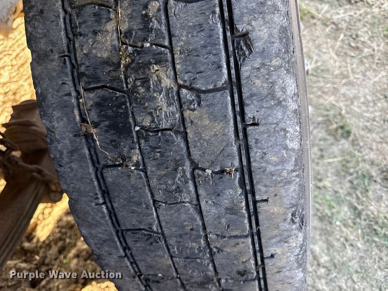 image for item EC4462 1978 Ford L9000 grain truck