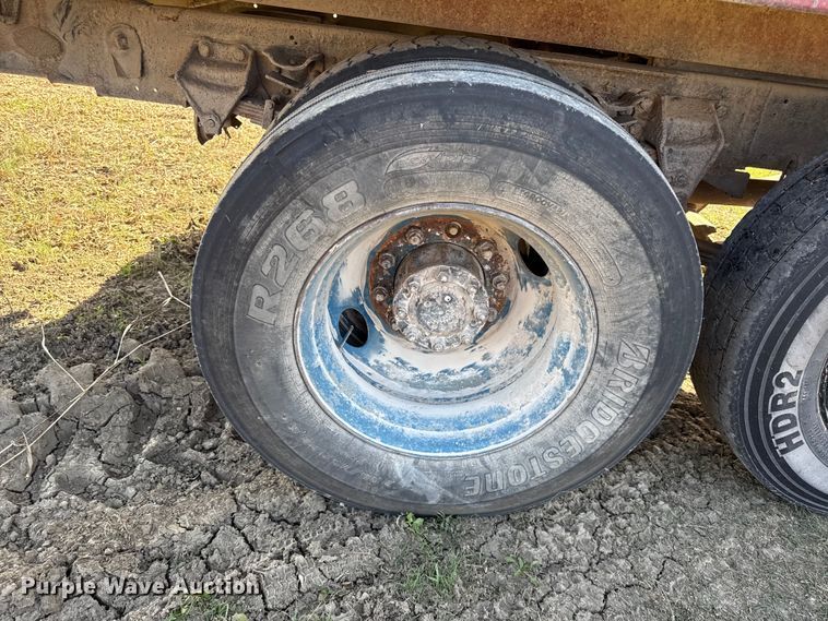 image for item EC4462 1978 Ford L9000 grain truck