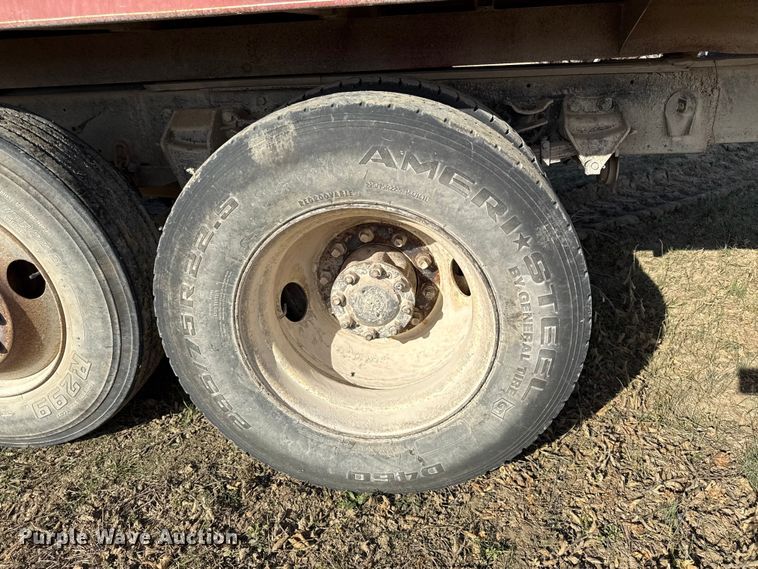 image for item EC4462 1978 Ford L9000 grain truck