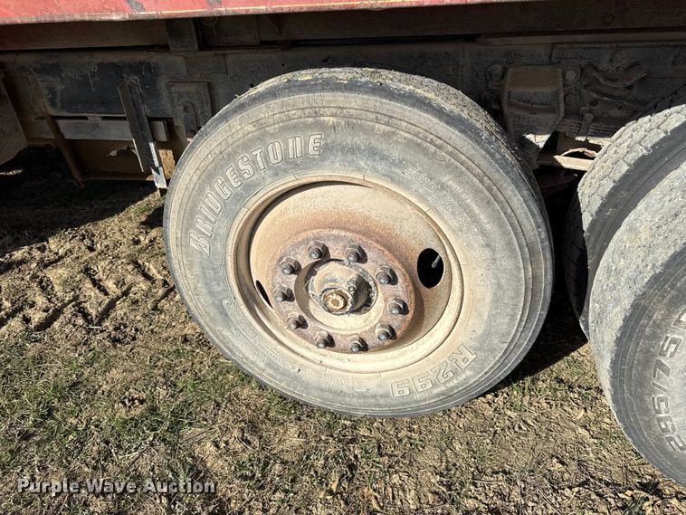 image for item EC4462 1978 Ford L9000 grain truck