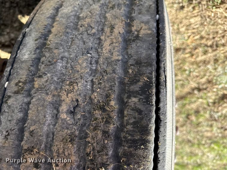 image for item EC4462 1978 Ford L9000 grain truck