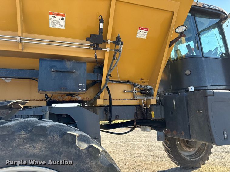 image for item EC4473 2015 RoGator RG1300B spreader