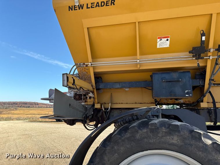 image for item EC4473 2015 RoGator RG1300B spreader