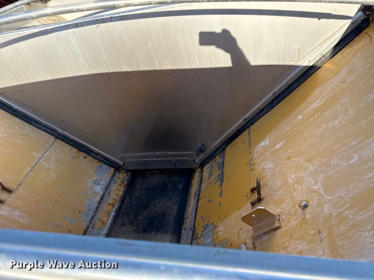 image for item EC4473 2015 RoGator RG1300B spreader