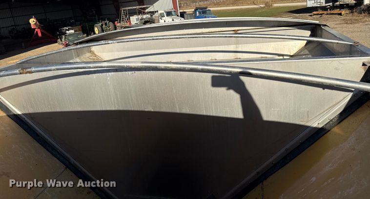 image for item EC4473 2015 RoGator RG1300B spreader