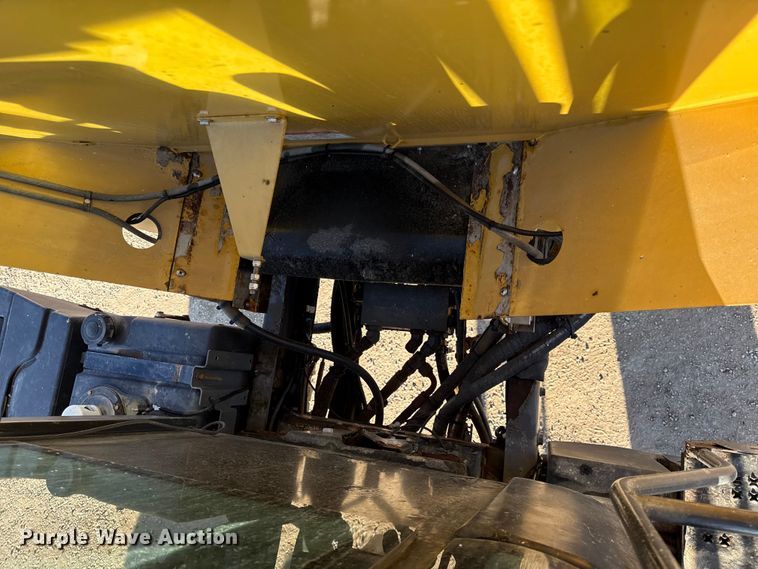 image for item EC4473 2015 RoGator RG1300B spreader