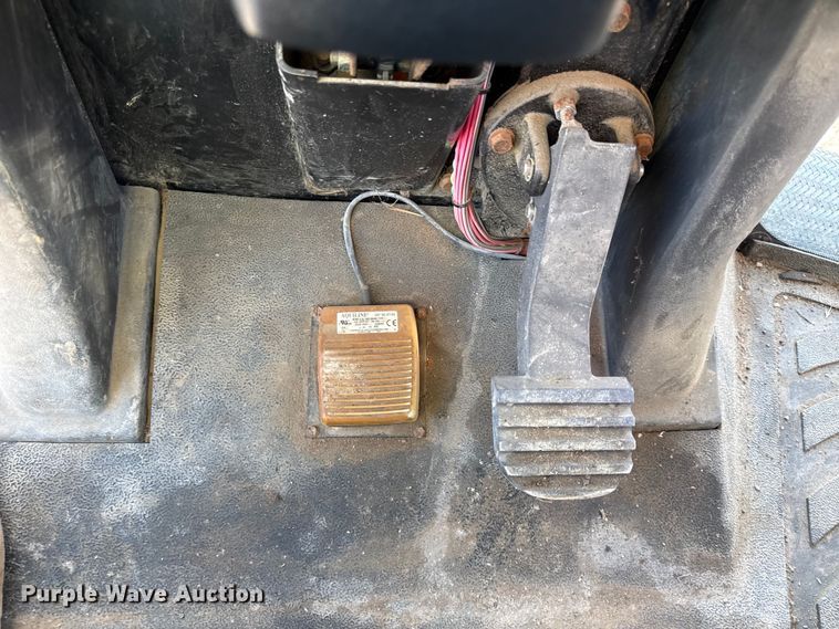 image for item EC4473 2015 RoGator RG1300B spreader