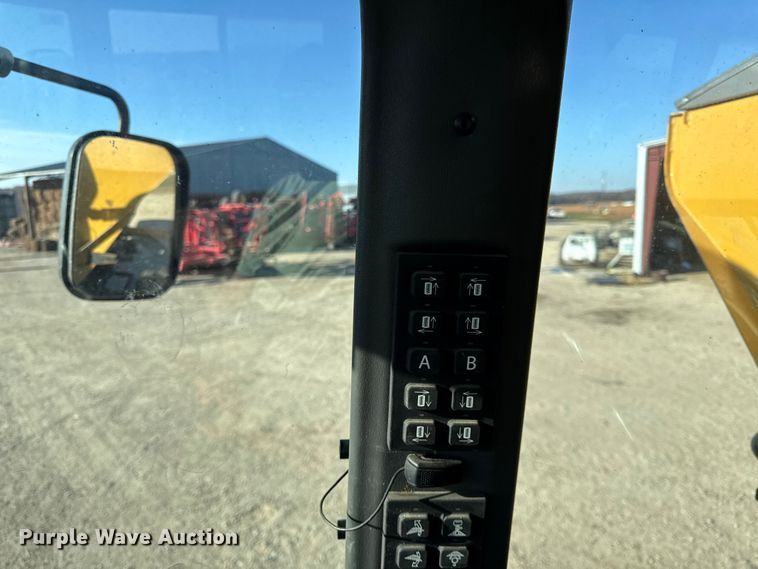 image for item EC4473 2015 RoGator RG1300B spreader