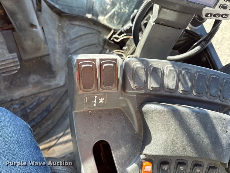 image for item EC4473 2015 RoGator RG1300B spreader