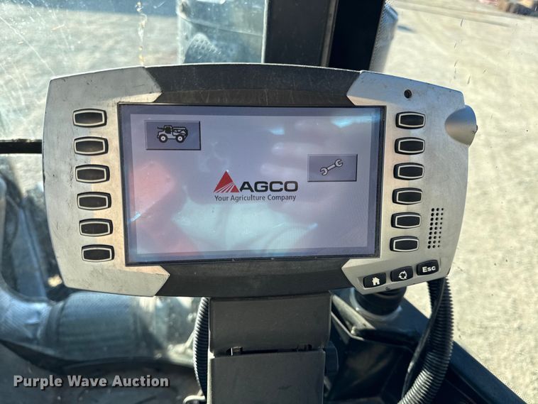 image for item EC4473 2015 RoGator RG1300B spreader