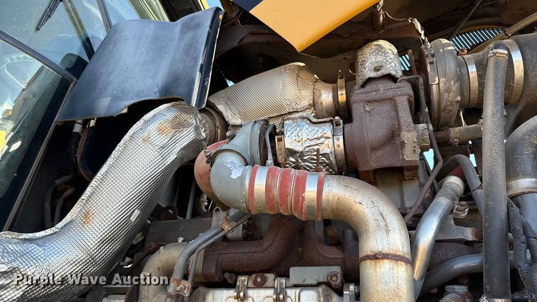 image for item EC4473 2015 RoGator RG1300B spreader