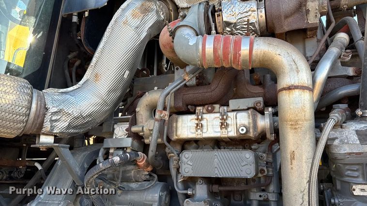 image for item EC4473 2015 RoGator RG1300B spreader