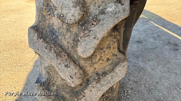 image for item EC4473 2015 RoGator RG1300B spreader