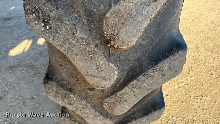 image for item EC4473 2015 RoGator RG1300B spreader