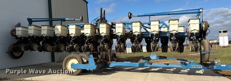 image for item EC4485 Kinze 3600 split row planter