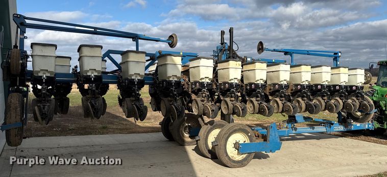 image for item EC4485 Kinze 3600 split row planter
