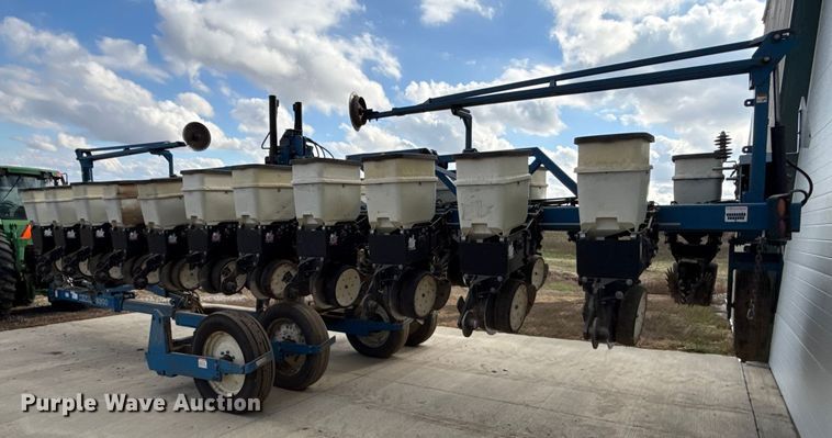 image for item EC4485 Kinze 3600 split row planter