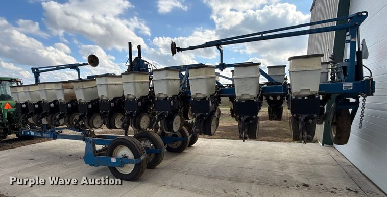 image for item EC4485 Kinze 3600 split row planter