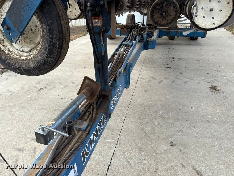 image for item EC4485 Kinze 3600 split row planter