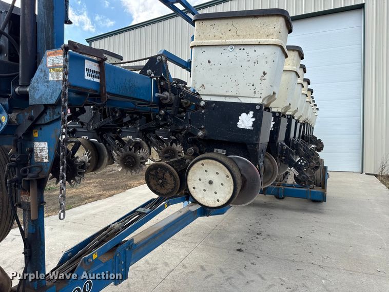 image for item EC4485 Kinze 3600 split row planter