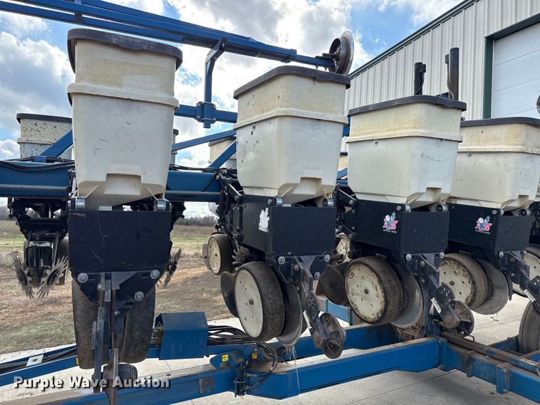 image for item EC4485 Kinze 3600 split row planter
