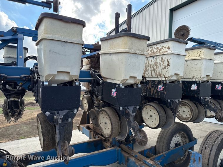 image for item EC4485 Kinze 3600 split row planter