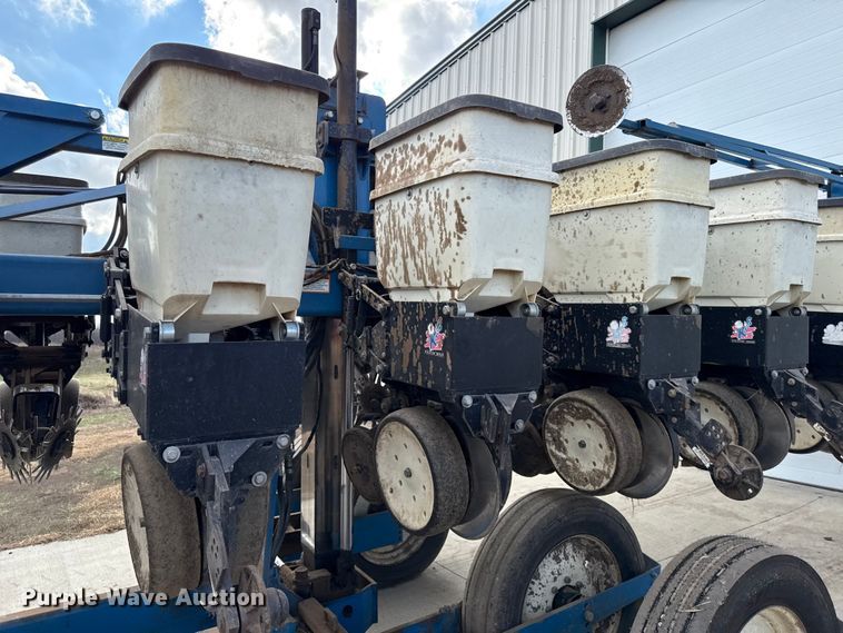 image for item EC4485 Kinze 3600 split row planter