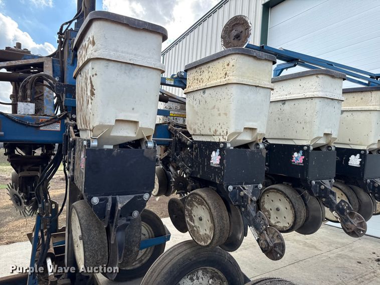 image for item EC4485 Kinze 3600 split row planter