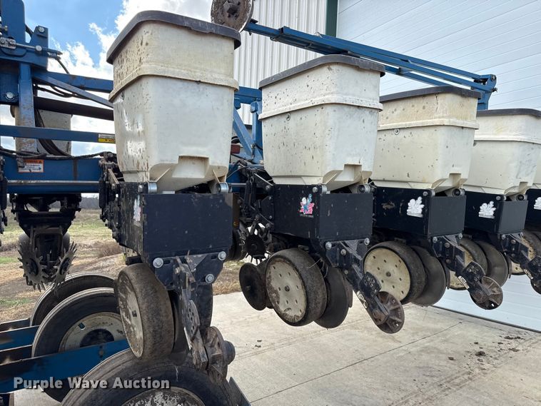 image for item EC4485 Kinze 3600 split row planter