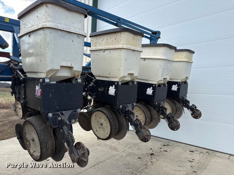 image for item EC4485 Kinze 3600 split row planter