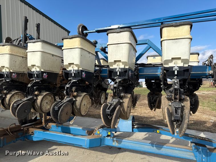 image for item EC4485 Kinze 3600 split row planter
