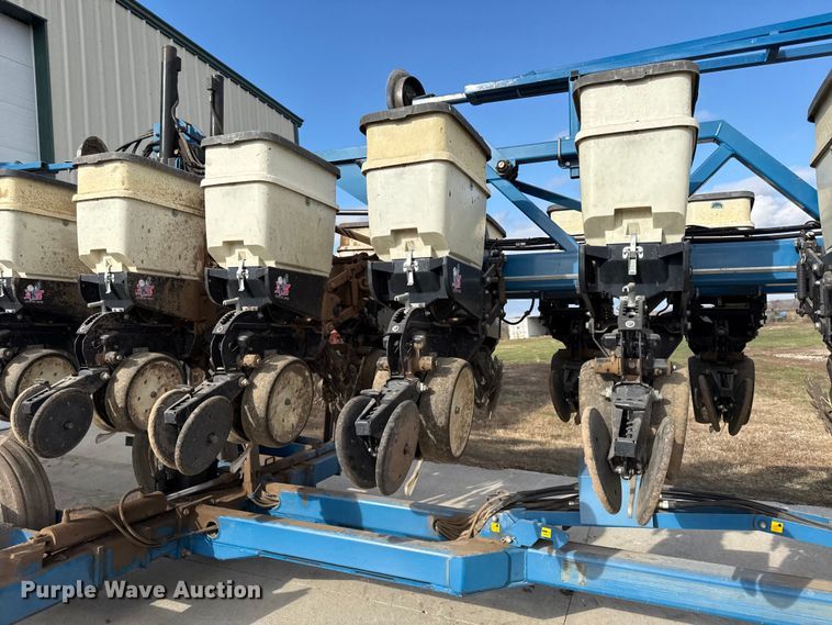 image for item EC4485 Kinze 3600 split row planter