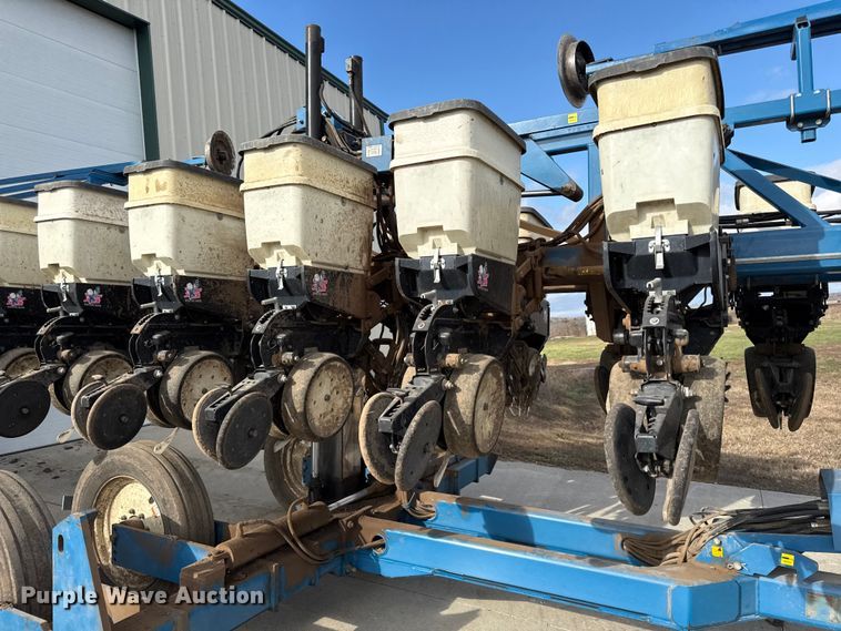 image for item EC4485 Kinze 3600 split row planter